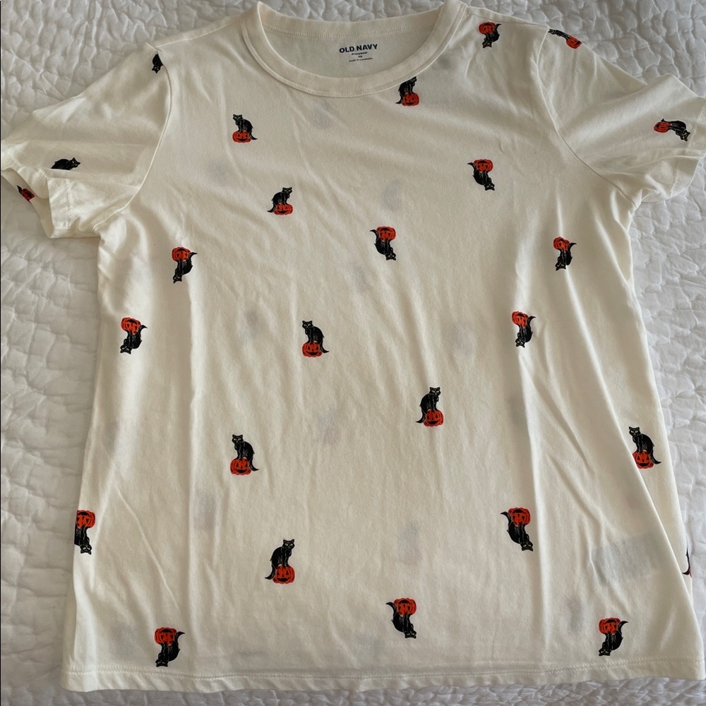 Old Navy Halloween Wear Everywhere T-Shirt with Cat and Pumpkin Print